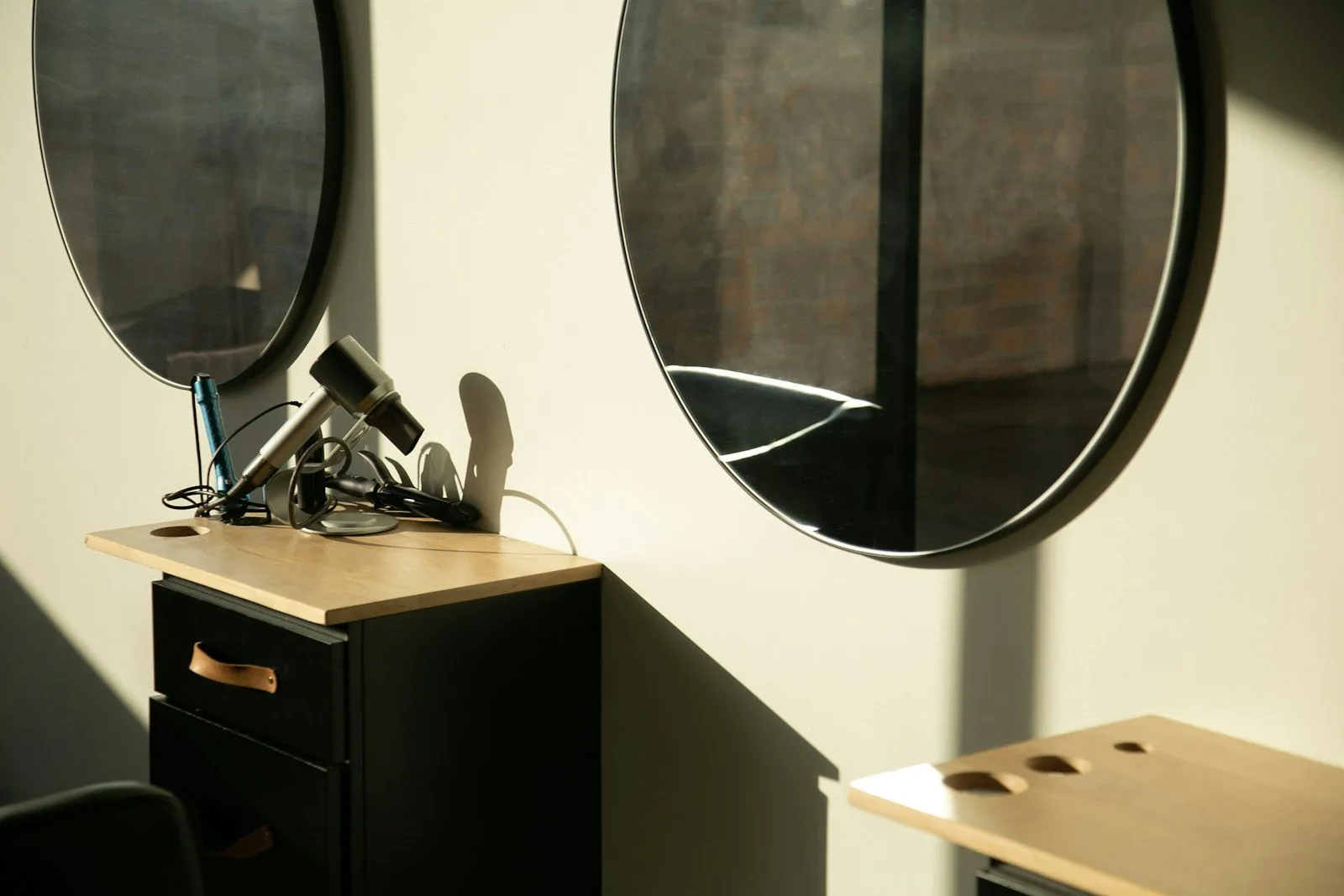 Riverdale salon studio