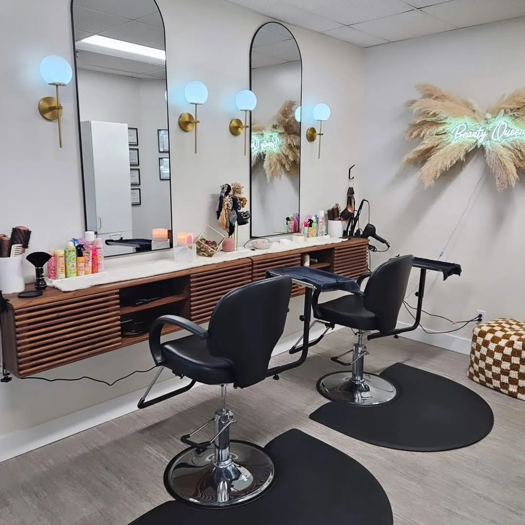 Inside a 5th Ave Salon Studios studio