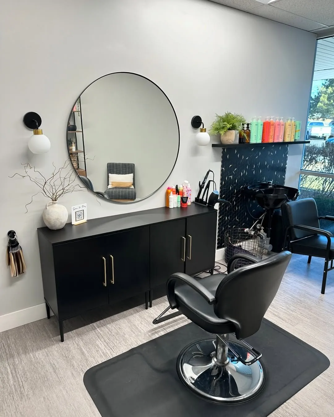 A 5th Ave Salon Studios studio