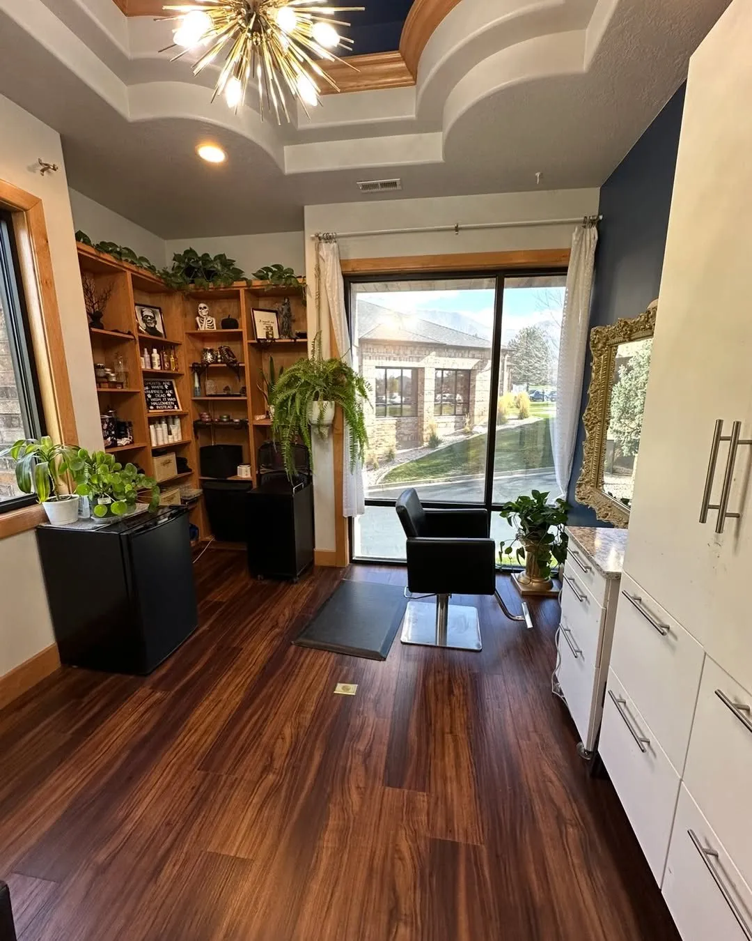 A 5th Ave Salon Studios studio